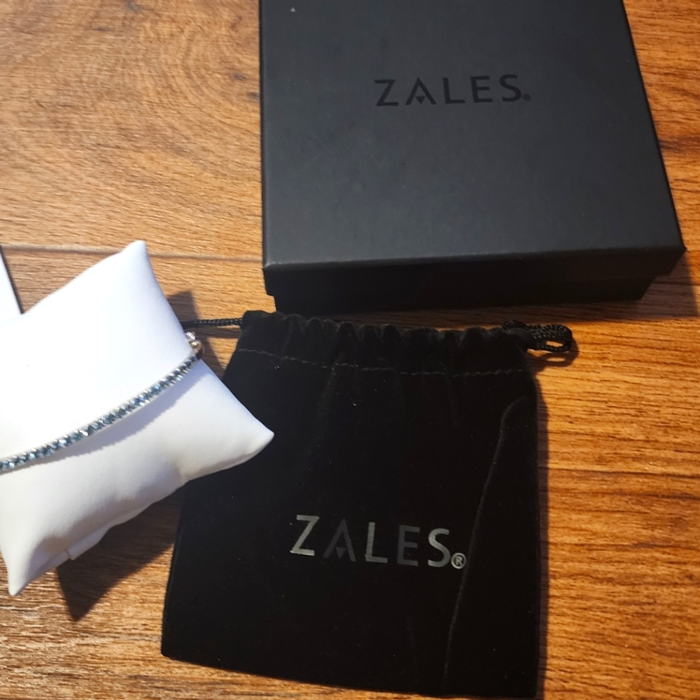 Sterling silver bangle w/ 25 lt. blue stones
